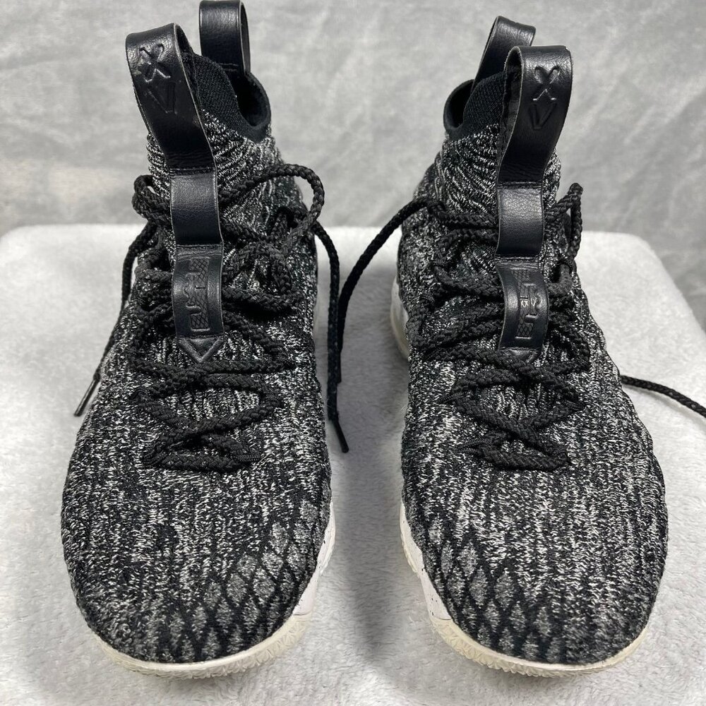 Nike LeBron 15 Ashes Gray White Black 922811-002 Size 5Y / Women‎ Size 6.5